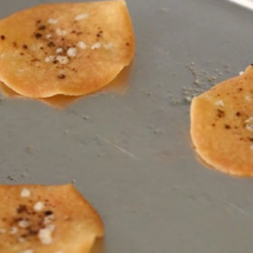 Black Pepper Quinoa Chips